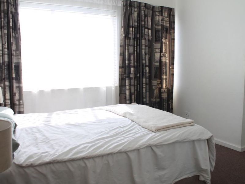 Enjoy effortless indoor-outdoor living in this pet-friendly corner duplex—freshly updated, fibre ready and steps from family-friendly estate amenities. - Photo 9