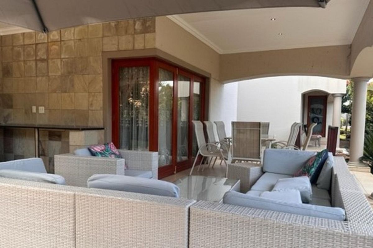 6 Bedroom House for Sale in Centurion - Photo 2