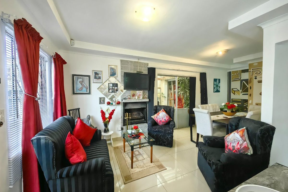 4 Bedroom dream home in quiet street - Photo 4