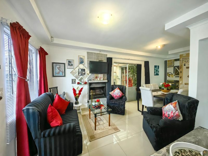 4 Bedroom dream home in quiet street - Photo 4