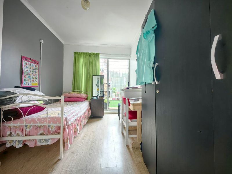 4 Bedroom dream home in quiet street - Photo 10