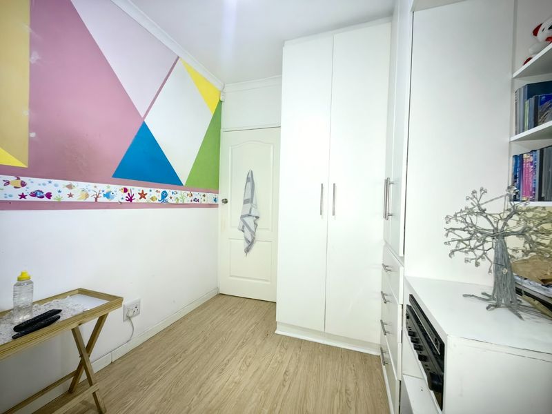 4 Bedroom dream home in quiet street - Photo 9