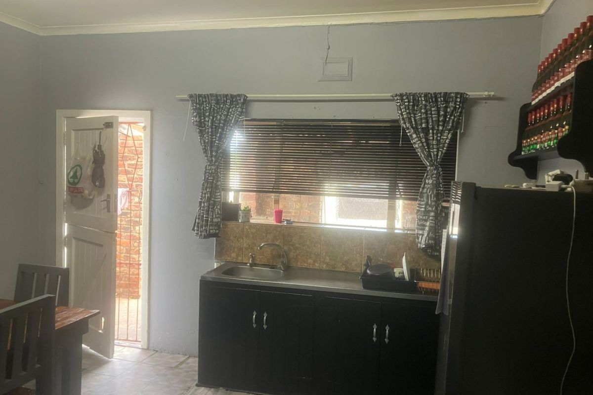 GOLDEN OLDIE PLUS 2 FLATS FOR SALE - Photo 5