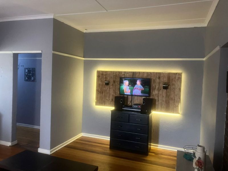 GOLDEN OLDIE PLUS 2 FLATS FOR SALE - Photo 4