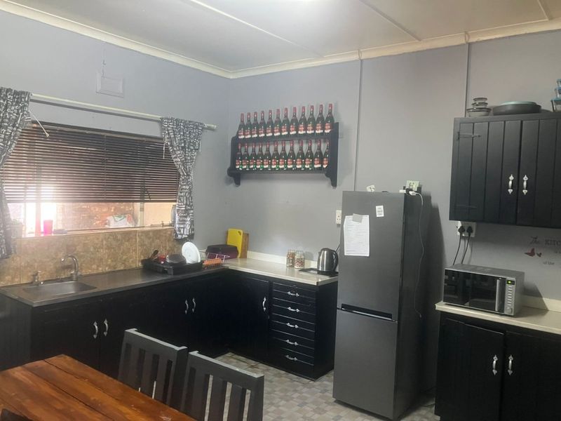 GOLDEN OLDIE PLUS 2 FLATS FOR SALE - Photo 9