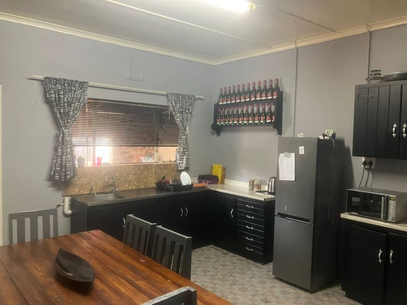 GOLDEN OLDIE PLUS 2 FLATS FOR SALE - Photo 8