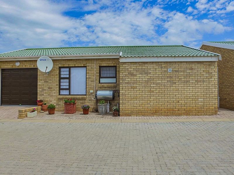 2 Bedroom Retirement Villa For Sale in Jeffreys Bay - Photo 3
