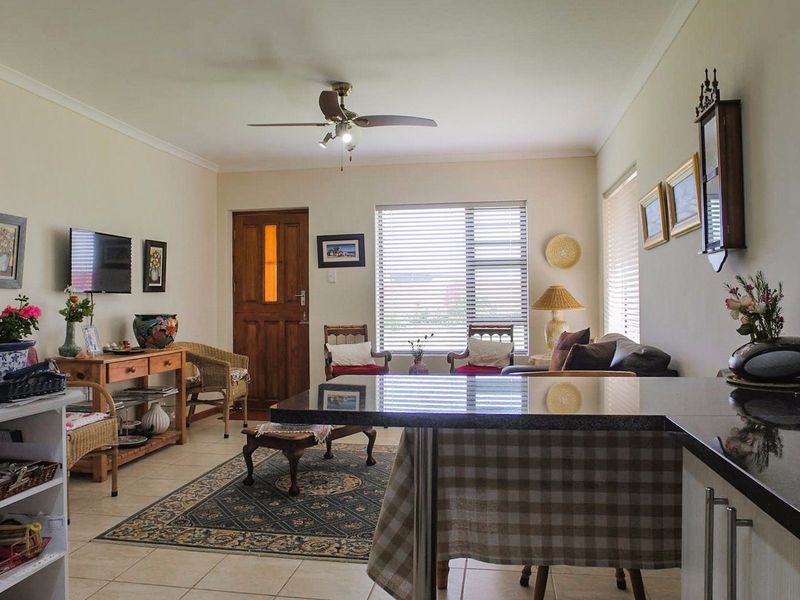 2 Bedroom Retirement Villa For Sale in Jeffreys Bay - Photo 9