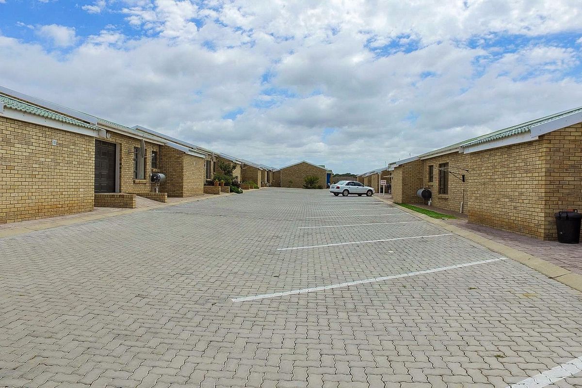 2 Bedroom Retirement Villa For Sale in Jeffreys Bay - Photo 4
