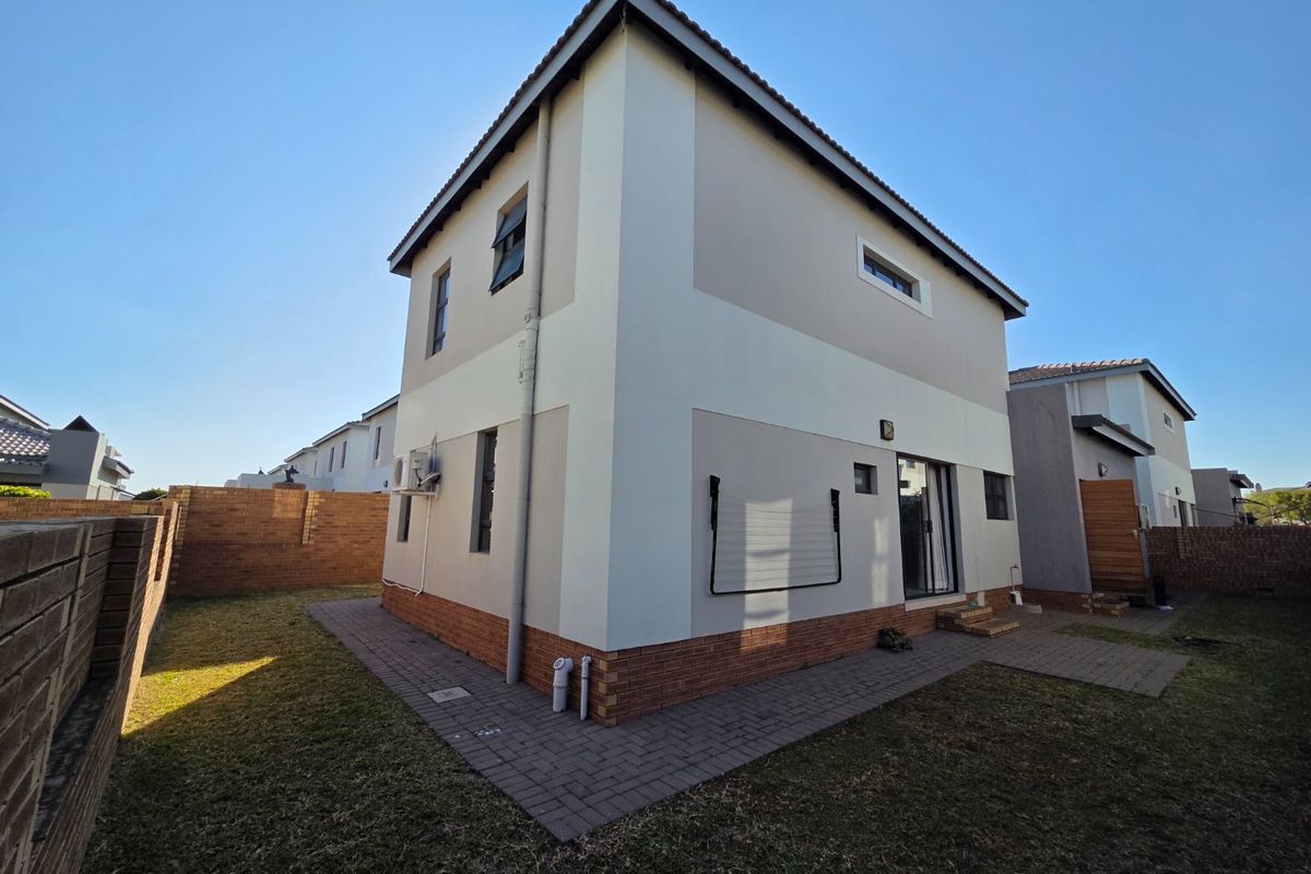 Modern 3-Bedroom Townhouse for Sale in Thatchfield Ridge - Photo 2