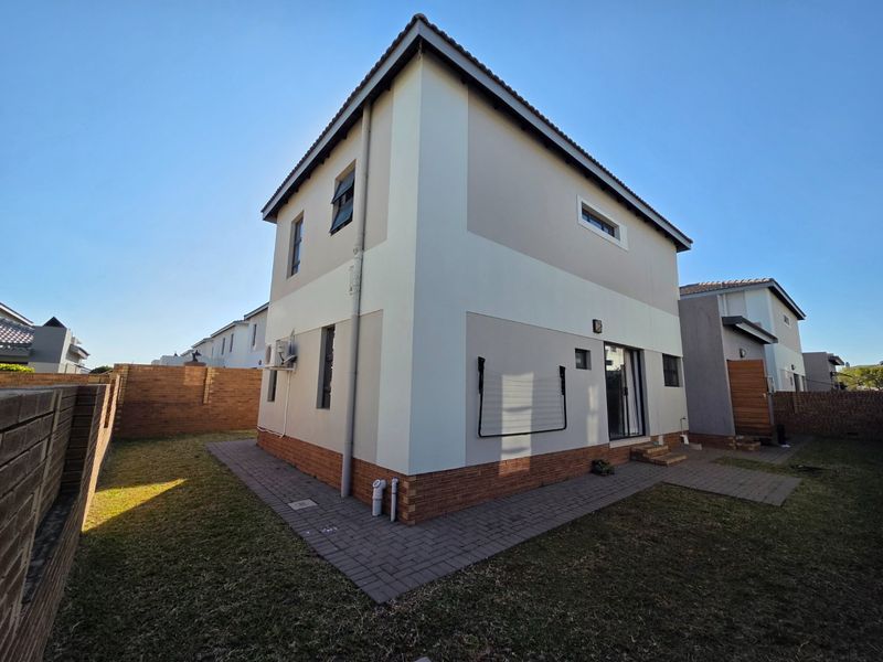 Modern 3-Bedroom Townhouse for Sale in Thatchfield Ridge - Photo 2