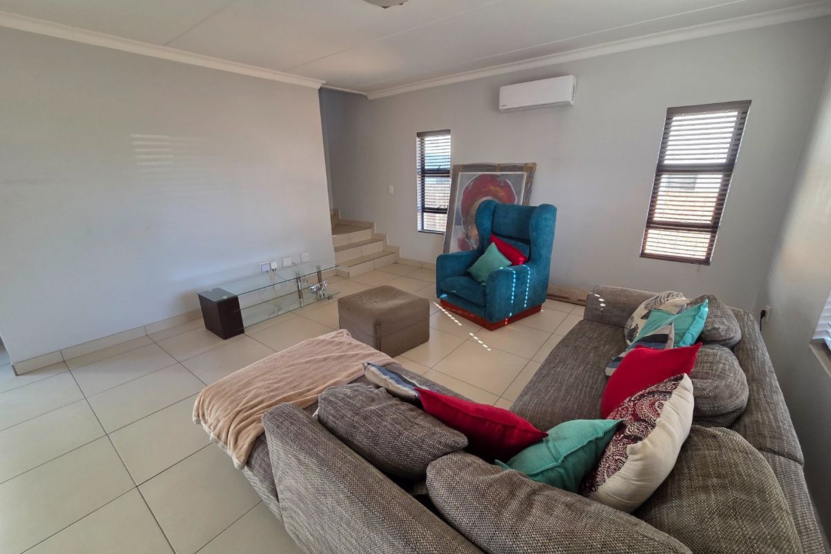 Modern 3-Bedroom Townhouse for Sale in Thatchfield Ridge - Photo 5