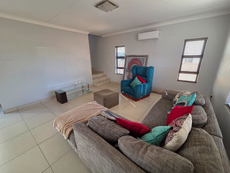 Modern 3-Bedroom Townhouse for Sale in Thatchfield Ridge - Photo 5