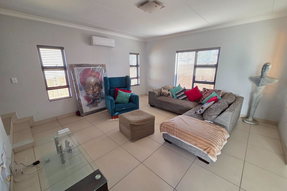 Modern 3-Bedroom Townhouse for Sale in Thatchfield Ridge - Photo 4