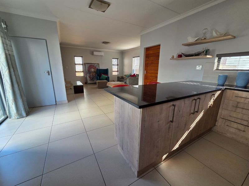 Modern 3-Bedroom Townhouse for Sale in Thatchfield Ridge - Photo 10