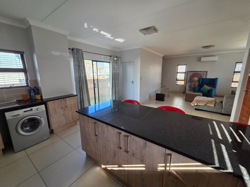 Modern 3-Bedroom Townhouse for Sale in Thatchfield Ridge - Photo 8