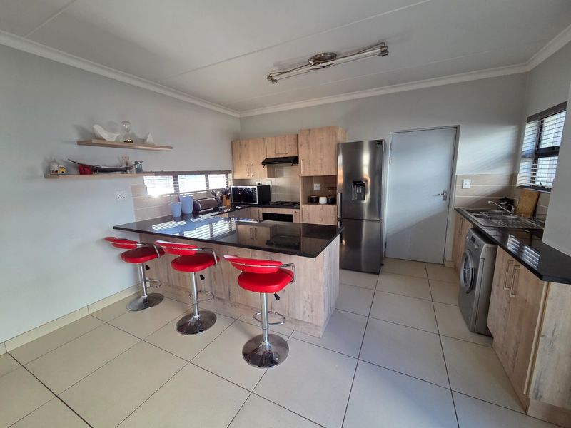 Modern 3-Bedroom Townhouse for Sale in Thatchfield Ridge - Photo 7