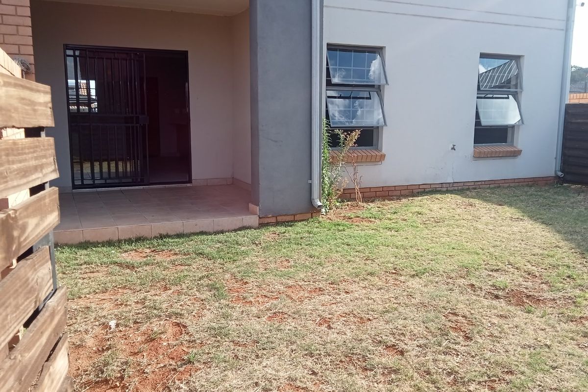 Upmarket Two Bedroom Ground-floor Unit with a Private Garden  - Photo 3