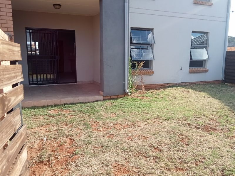 Upmarket Two Bedroom Ground-floor Unit with a Private Garden  - Photo 3