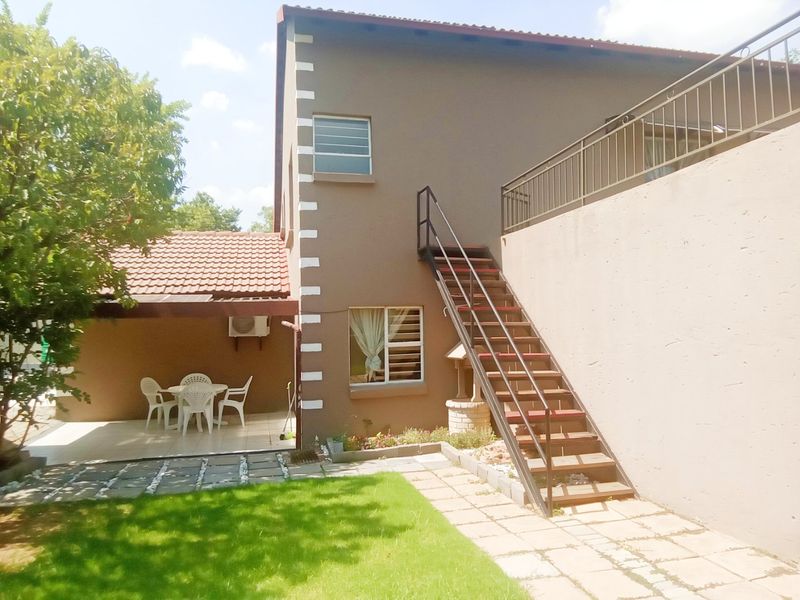 Family Home For Sale In Midrand  - Photo 2