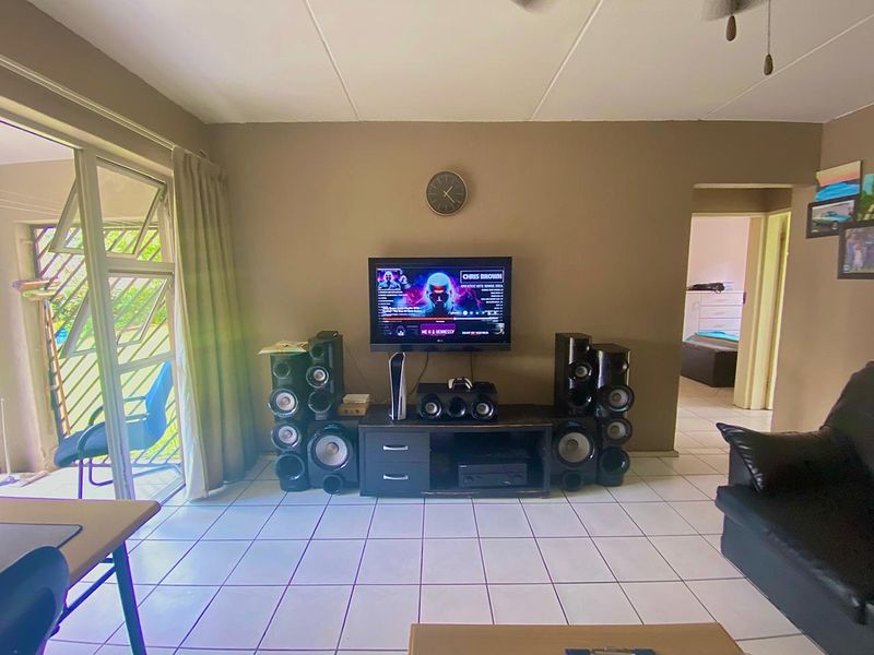 Two Bedroom Ground-floor Unit For Sale  - Photo 6