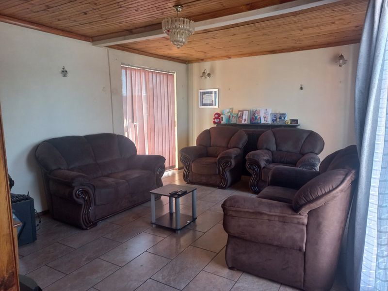 This family home is just waiting for you - Photo 3