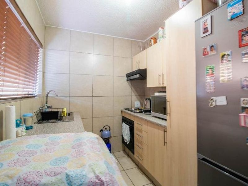 1 Bedroom Apartment in Edenvale Central - Photo 6