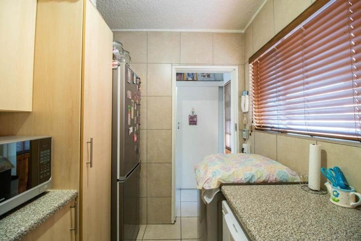 1 Bedroom Apartment in Edenvale Central - Photo 2