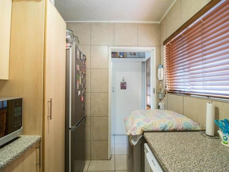 1 Bedroom Apartment in Edenvale Central - Photo 2