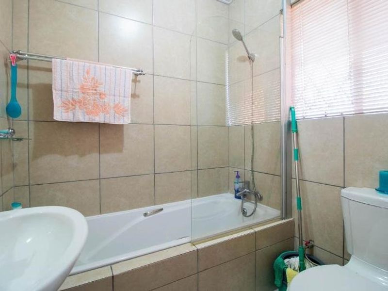 1 Bedroom Apartment in Edenvale Central - Photo 5