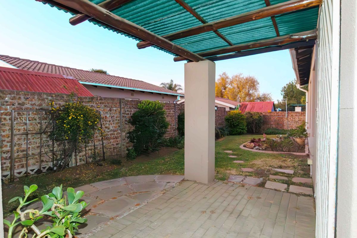 Spacious 2 Bedroom Townhouse in Eden Glen For Sale, Hurry before its sold!! - Photo 3