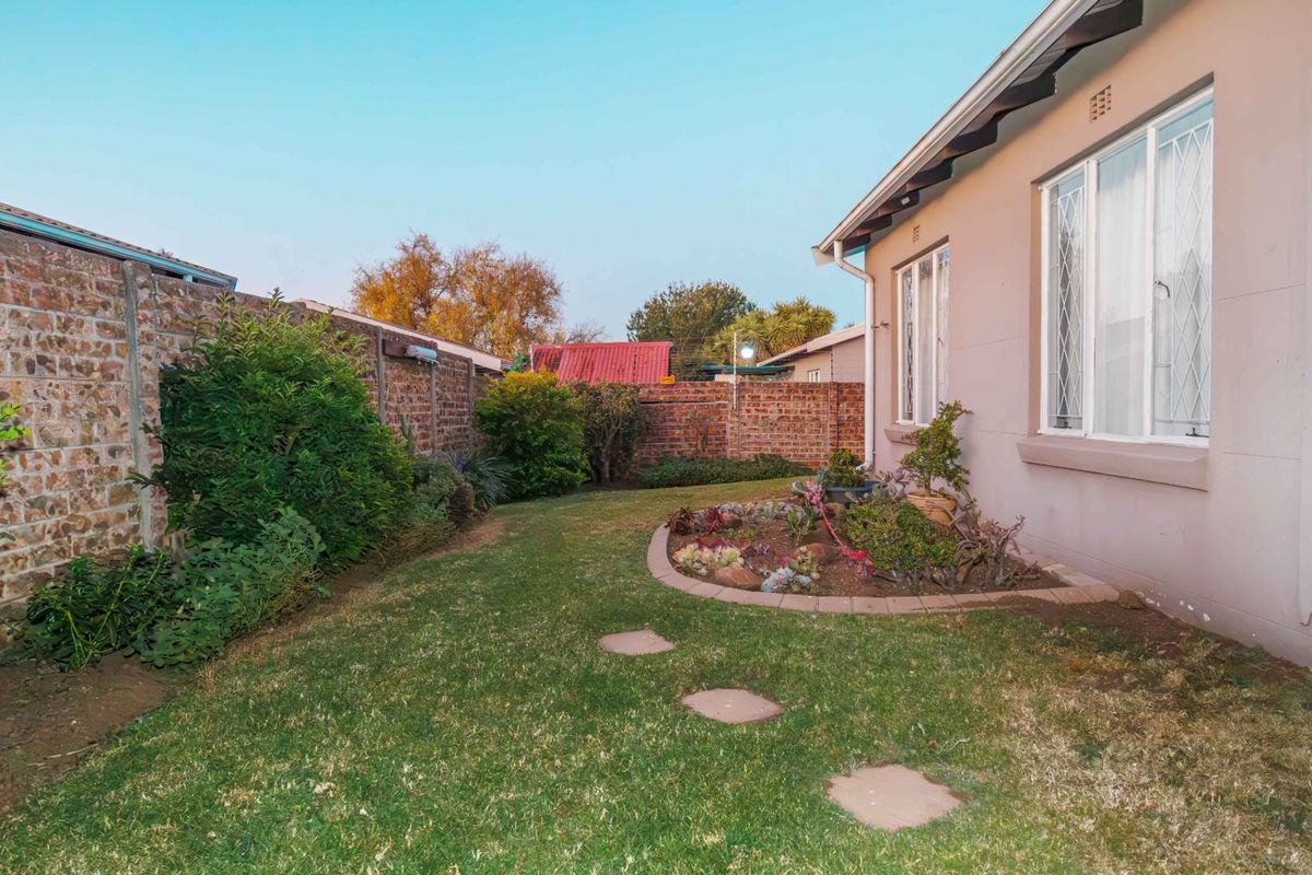 Spacious 2 Bedroom Townhouse in Eden Glen For Sale, Hurry before its sold!! - Photo 5