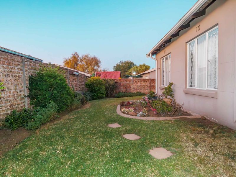 Spacious 2 Bedroom Townhouse in Eden Glen For Sale, Hurry before its sold!! - Photo 5