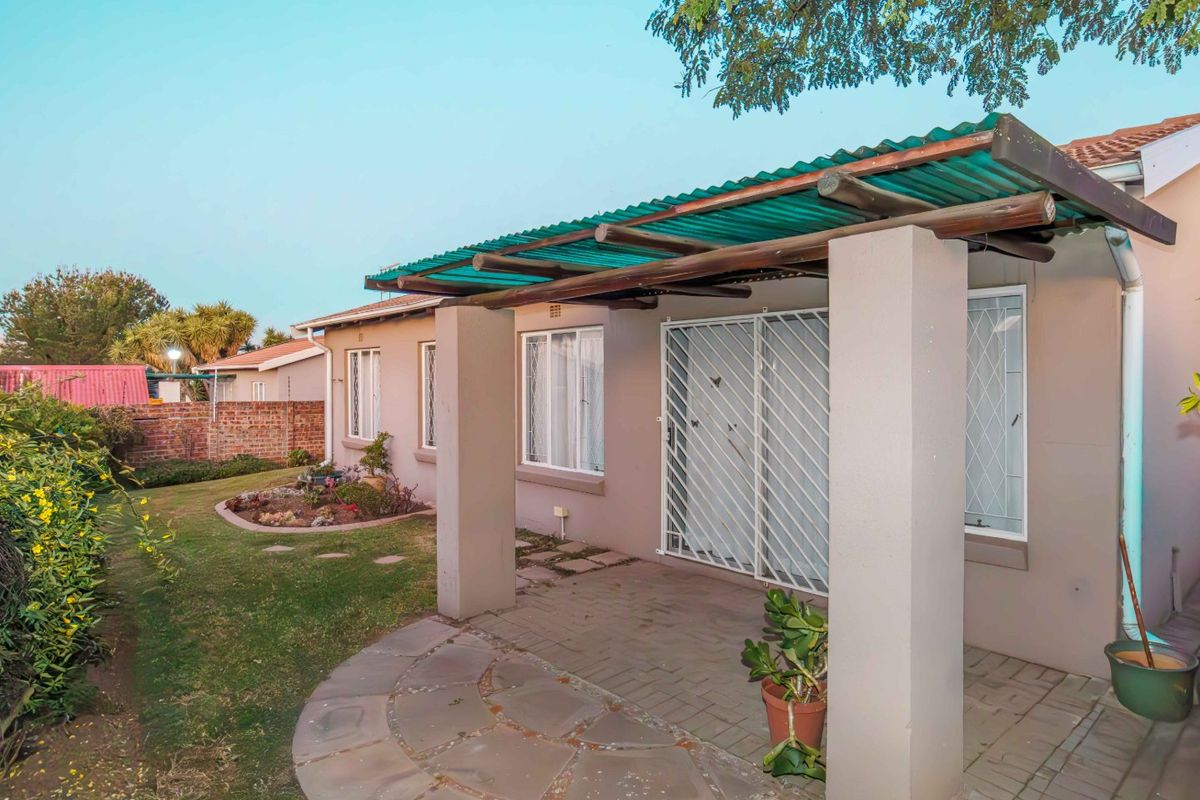 Spacious 2 Bedroom Townhouse in Eden Glen For Sale, Hurry before its sold!! - Photo 2