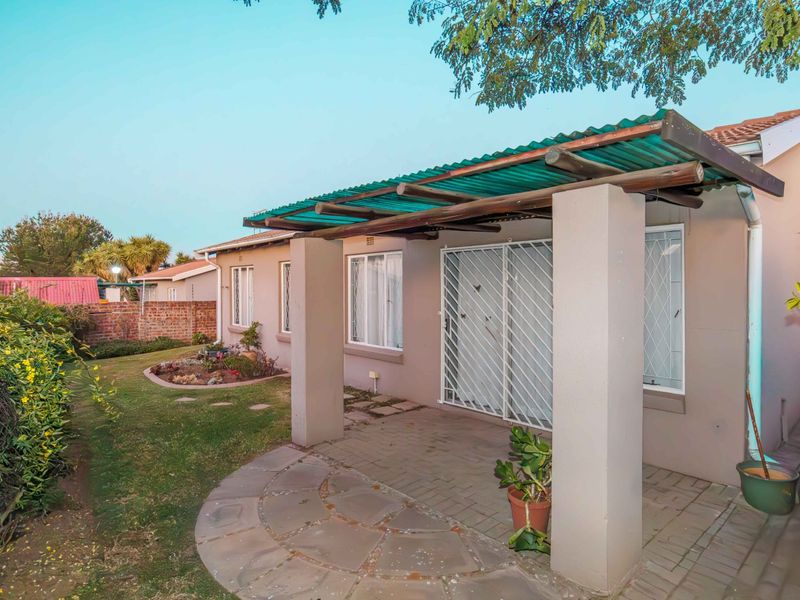 Spacious 2 Bedroom Townhouse in Eden Glen For Sale, Hurry before its sold!! - Photo 2