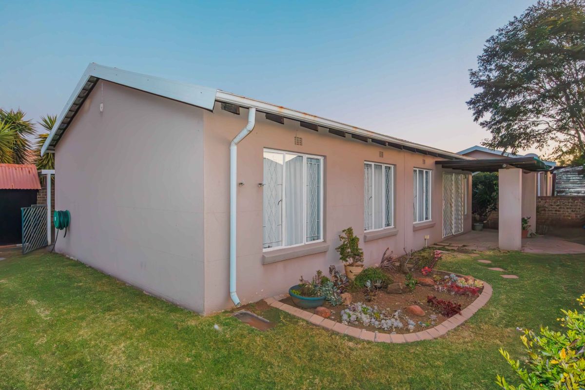 Spacious 2 Bedroom Townhouse in Eden Glen For Sale, Hurry before its sold!! - Photo 4