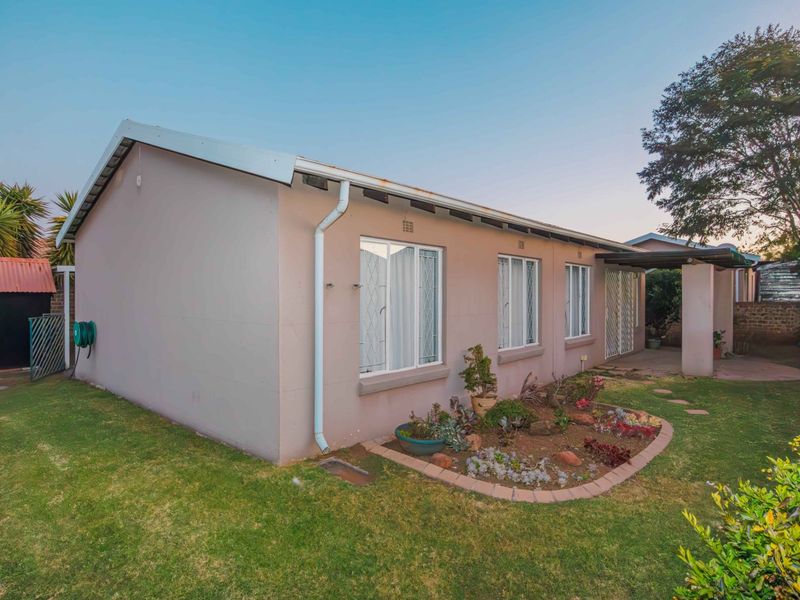 Spacious 2 Bedroom Townhouse in Eden Glen For Sale, Hurry before its sold!! - Photo 4