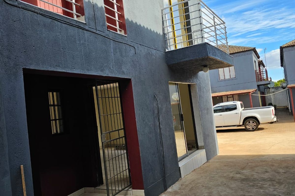 2 Bedroom  1 bathroom to Rent in Maniini Thohoyandou - Photo 2