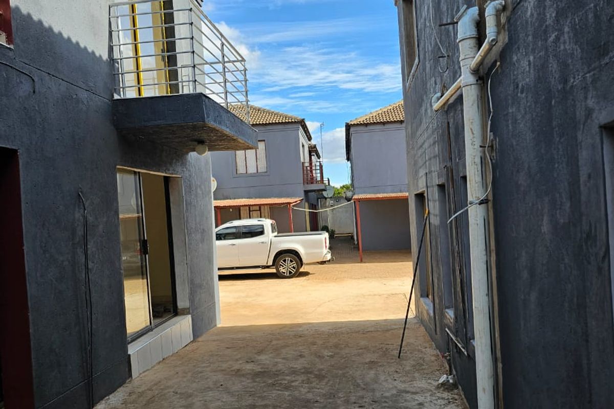 2 Bedroom  1 bathroom to Rent in Maniini Thohoyandou - Photo 3