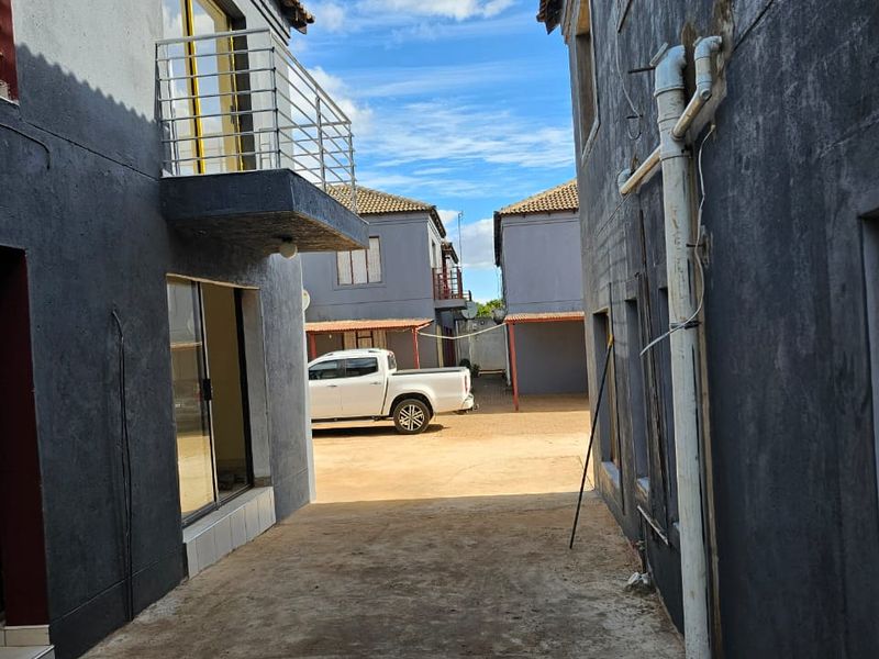 2 Bedroom  1 bathroom to Rent in Maniini Thohoyandou - Photo 3
