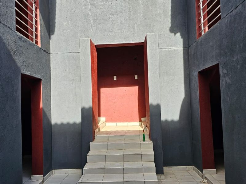 2 Bedroom  1 bathroom to Rent in Maniini Thohoyandou - Photo 4