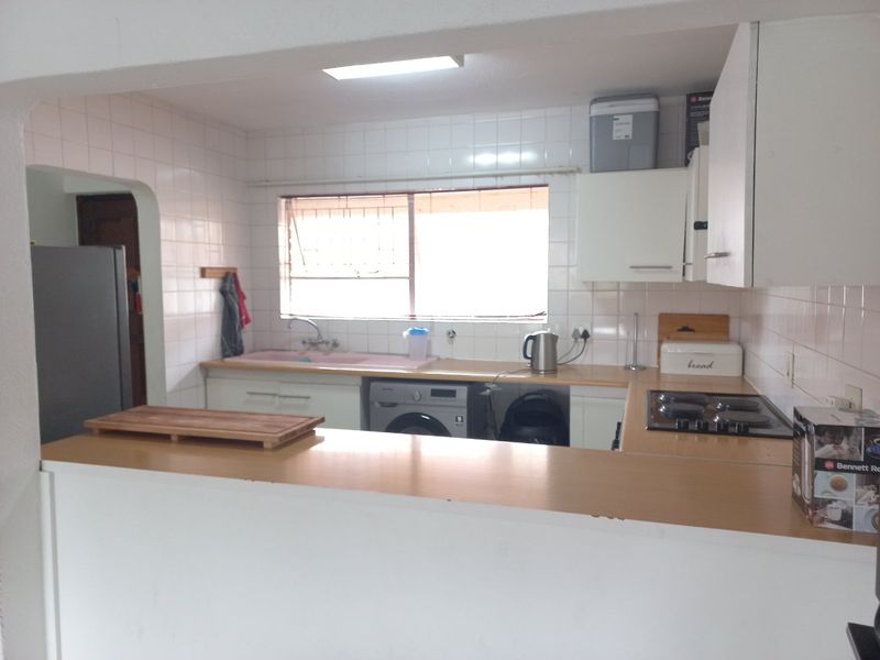 3Bed 1Bath Apartment for Sale - Photo 4