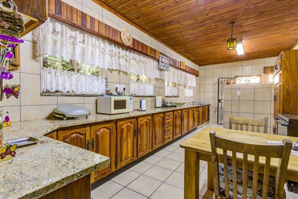 Spacious Family Home with Granny Flat - Photo 2