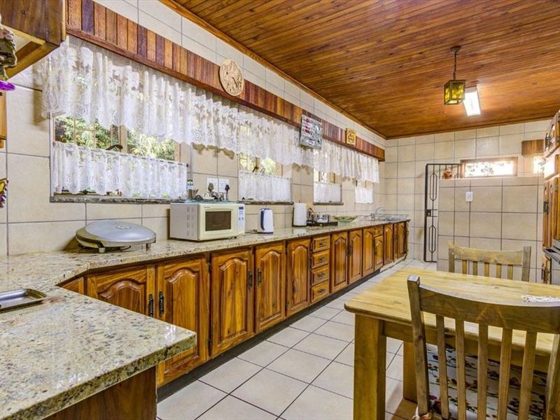 Spacious Family Home with Granny Flat - Photo 2