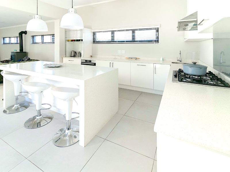 Lagoon Serenity | Elegant Living on Leisure Isle - Photo 10