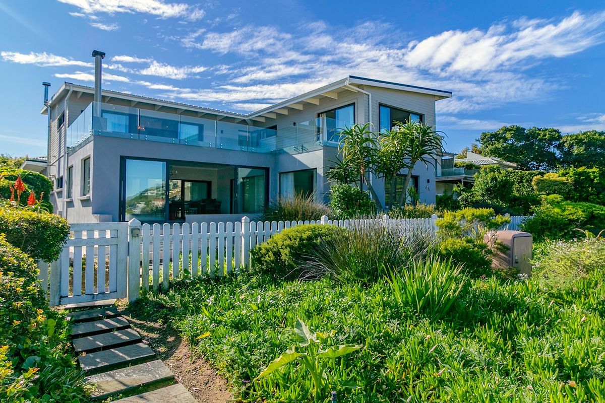 Lagoon Serenity | Elegant Living on Leisure Isle - Photo 4