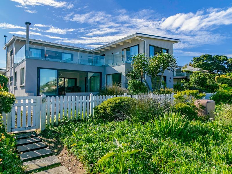 Lagoon Serenity | Elegant Living on Leisure Isle - Photo 4