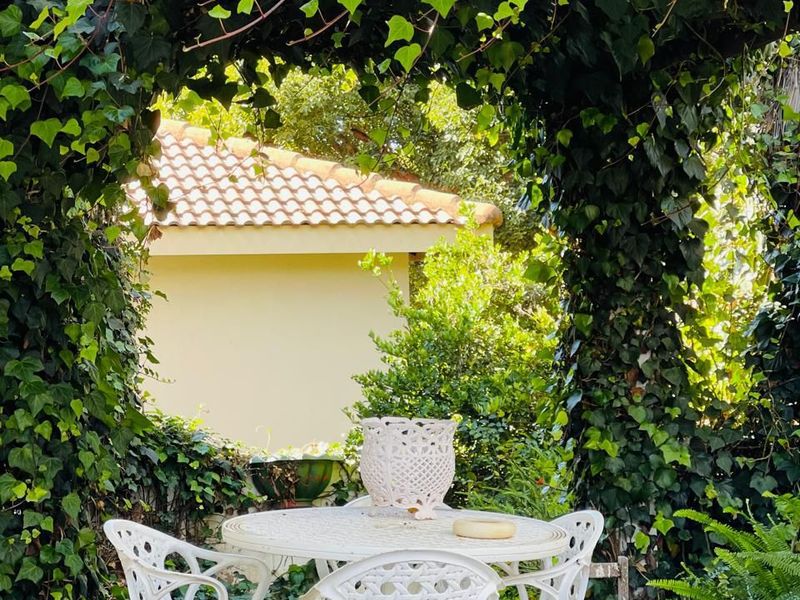 Modern Comfort Meets Entertainer’s Dream Home  - Photo 6