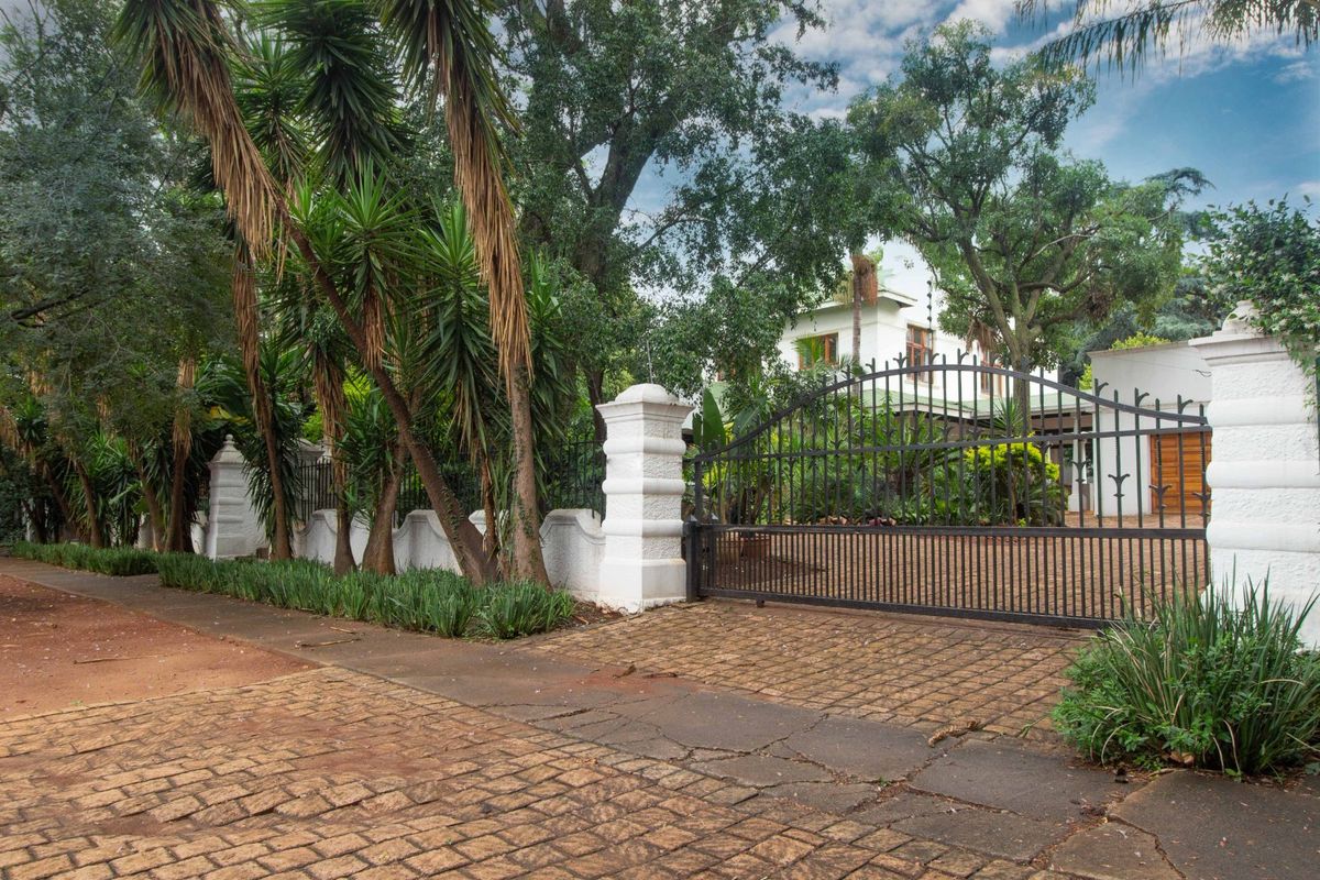 5 Bedroom, 5 Bathroom, Heritage Colonial! 1 Bed Flat, Wine Cellar! - Photo 2