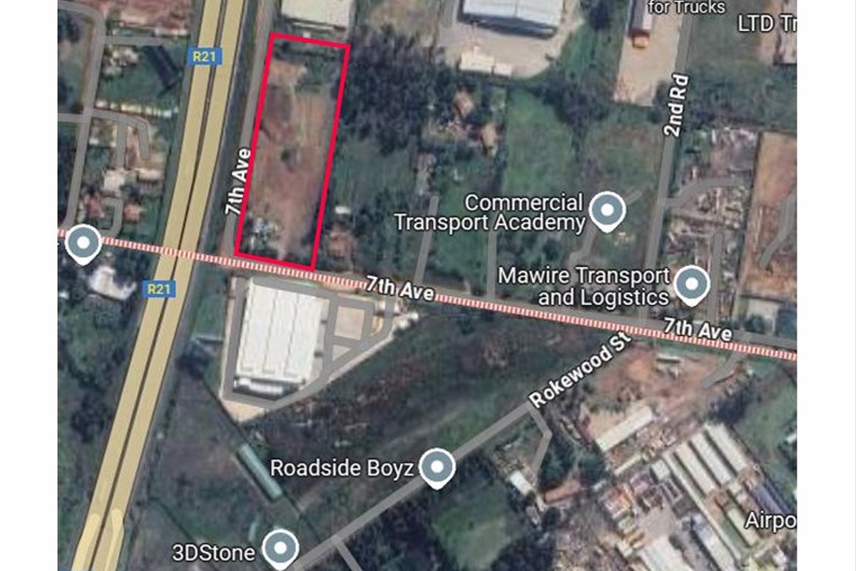 Aerial view of a vacant industrial plot located near major transport routes and established commercial facilities.